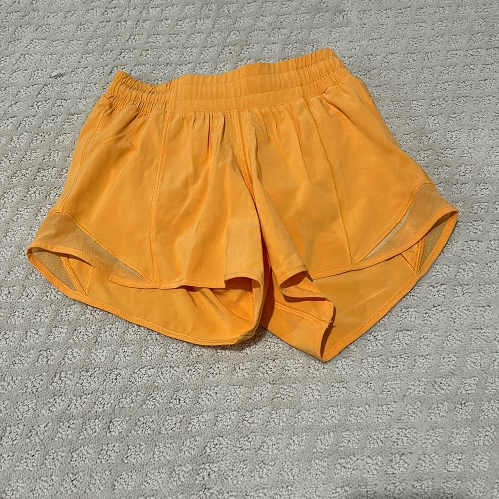 Lululemon Hotty Hot High-Rise Lined Short 2.5"